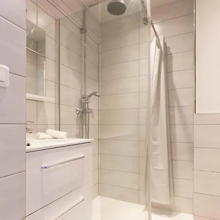 Renting Chez Laurent - 100m Beach Cosy Studio 2pers Center Apartment Antibes