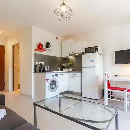 Renting Chez Laurent - 100m Beach Cosy Studio 2pers Center Apartment